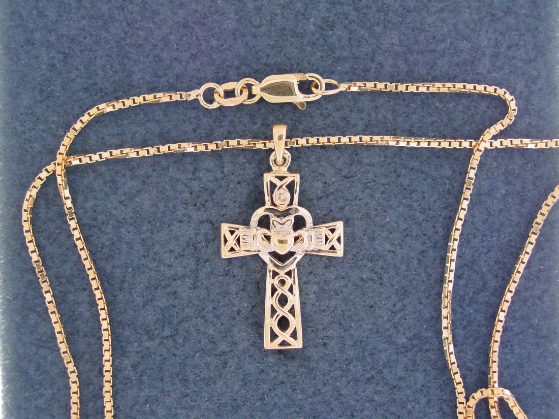 The gift of Easter, the gift of Easter jewelry - Blog - Chantelle Jewelers - Celtic_Cross_%26_Box_Chain